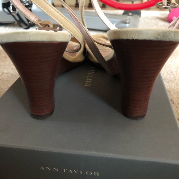 Ann Taylor suede/leather wood wedge heel Sz 9m - Picture 3 of 5